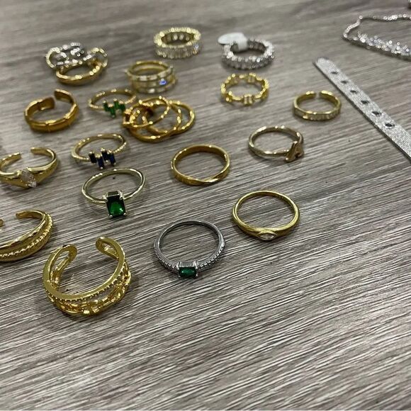 Costume Jewelry Bundle 24 piece Rings Gold and Bracelets - Picture 7 of 7